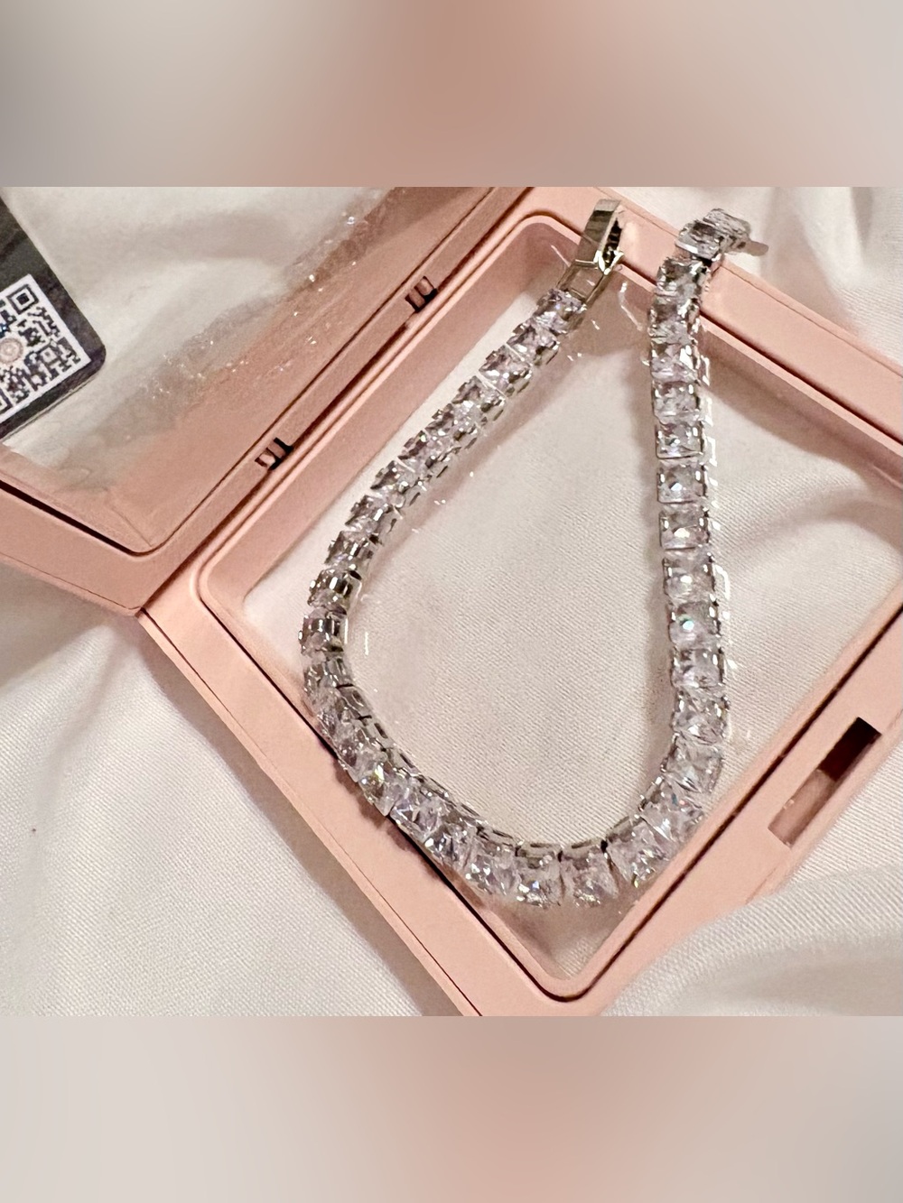 A elegant Womens Moissanite Tennis Bracelet . GRA Card & Gift Box - Picture 5 of 7